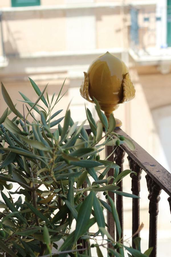 דירות רוטיליאנו Palazzo Iato מראה חיצוני תמונה